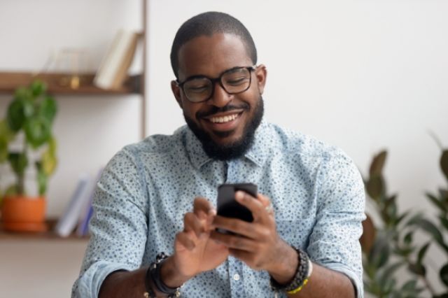 Man playing murder mystery game on phone